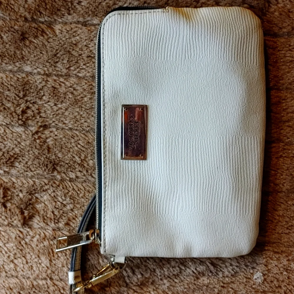 Victoria Secret Wristlet - Picture 1 of 3